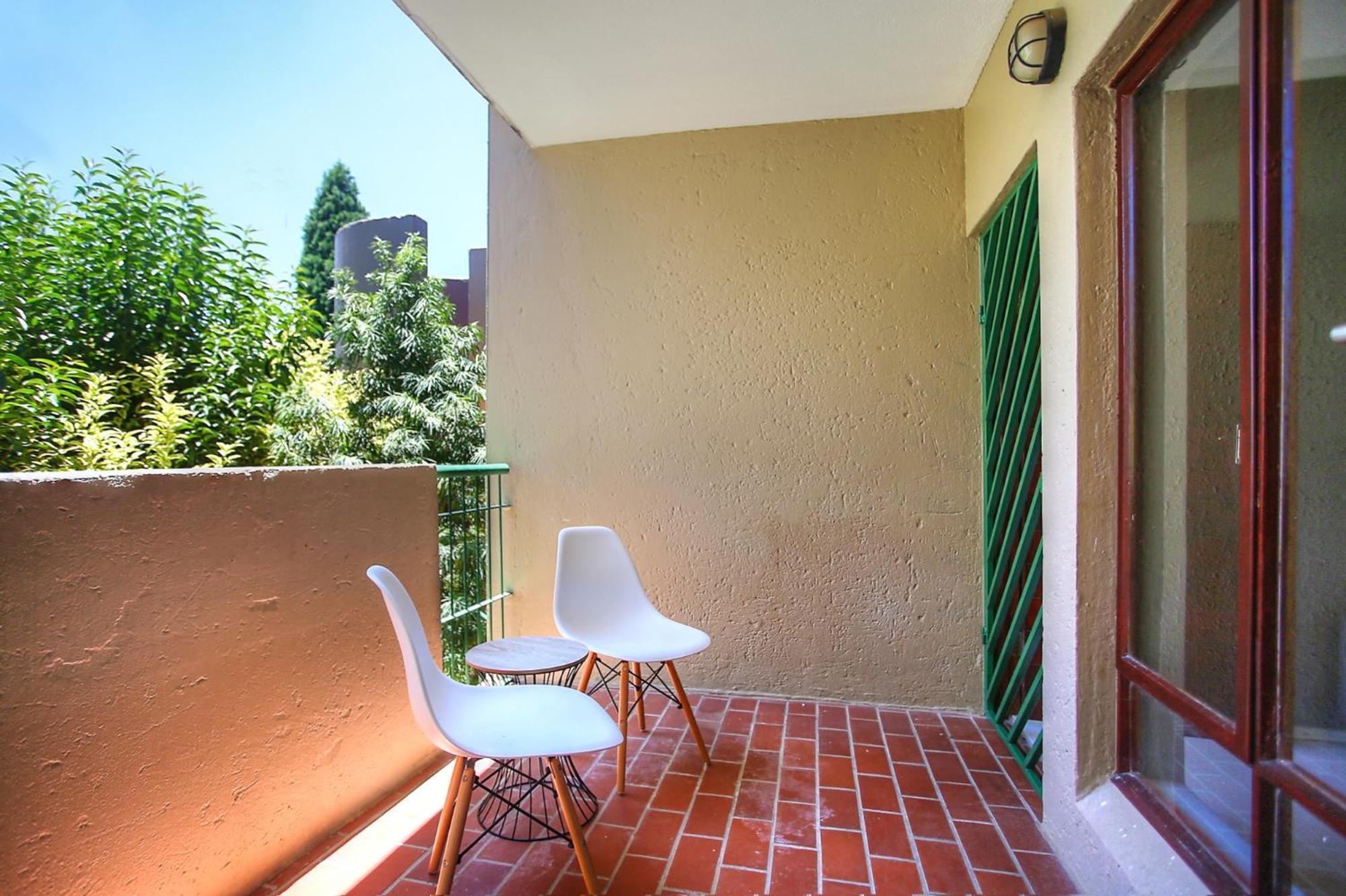 Antibes 18 West Road South Sandton ヨハネスブルグ エクステリア 写真